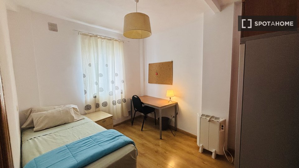 Double room Alcala_De_Henares, 3 beds — photo 54