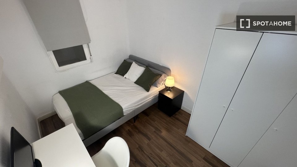 Double room Madrid, 4 beds, 120m² — photo 2