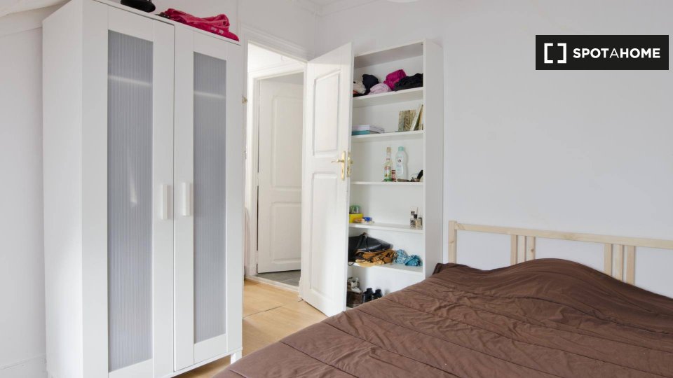 Double room Lisbon, 4 beds — photo 15
