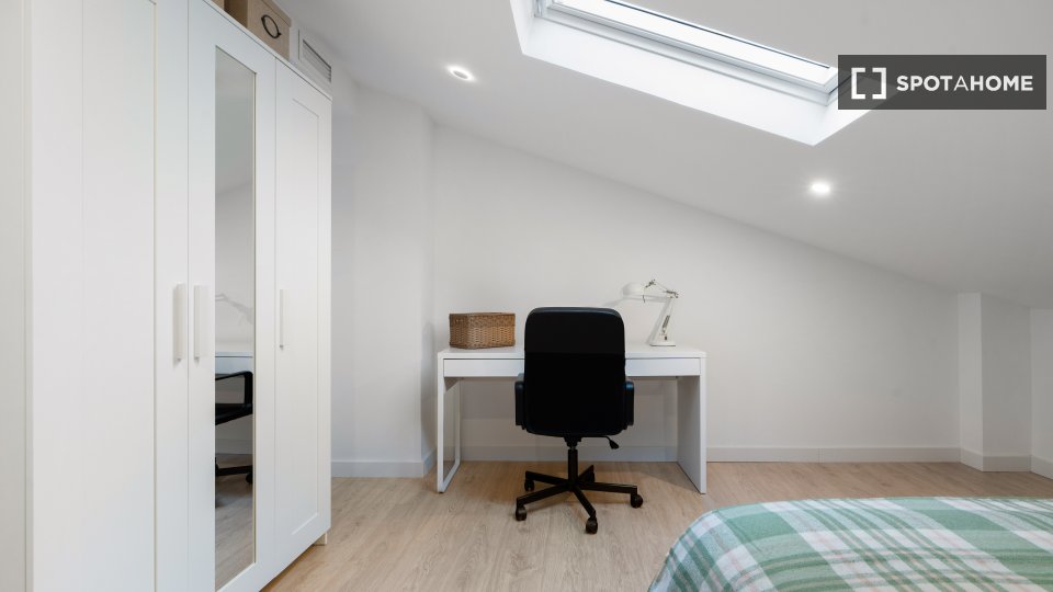 Double room Madrid, 4 beds, 140m² — photo 14