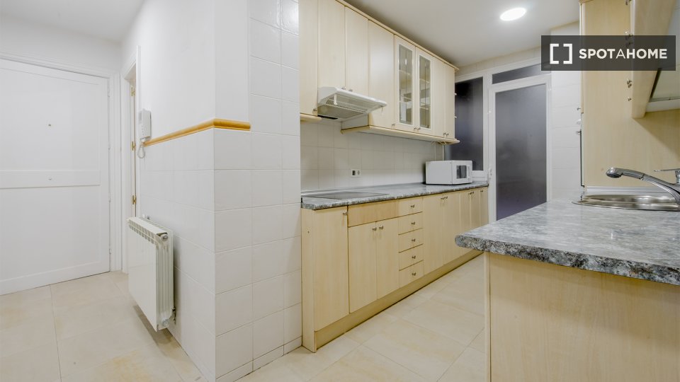 Double room Madrid, 8 beds, 200m² — photo 1