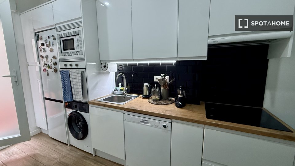 Double room Madrid, 2 beds, 70m² — photo 16
