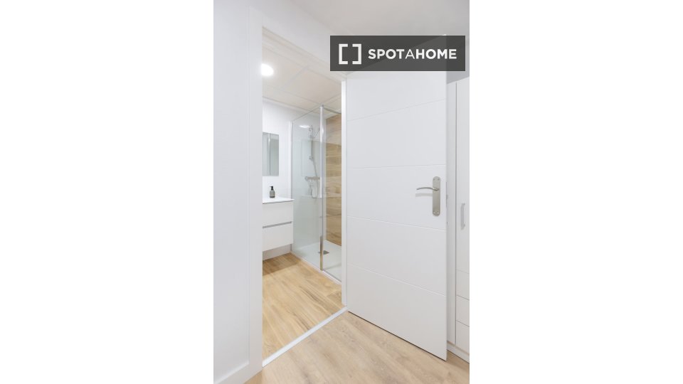 Double room Alicante, 8 beds, 201m² — photo 3