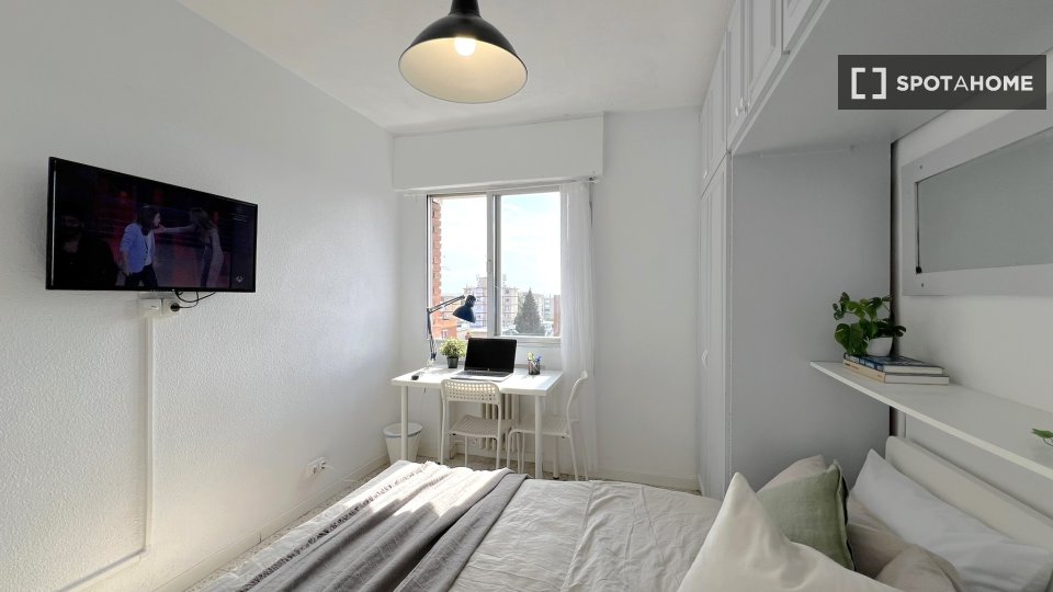 Double room Madrid, 5 beds, 100m² — photo 32
