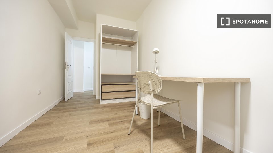 Stanza in affitto in un appartamento condiviso a Mont-Olivet, Valencia. - en Valencia