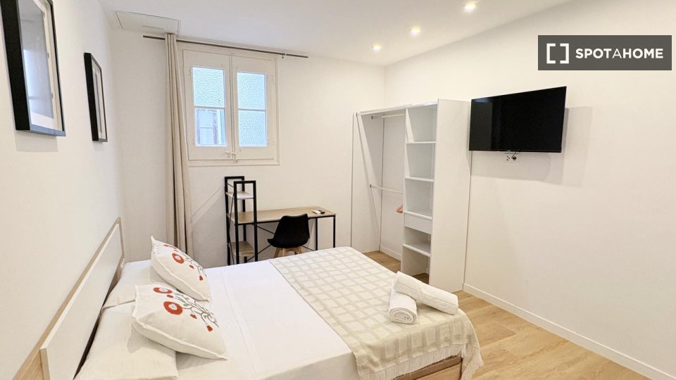Double room Barcelona, 7 beds, 90m² — photo 6