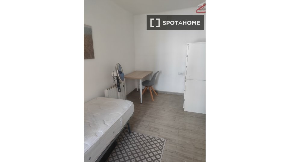 Habitación en piso compartido en barcelona.