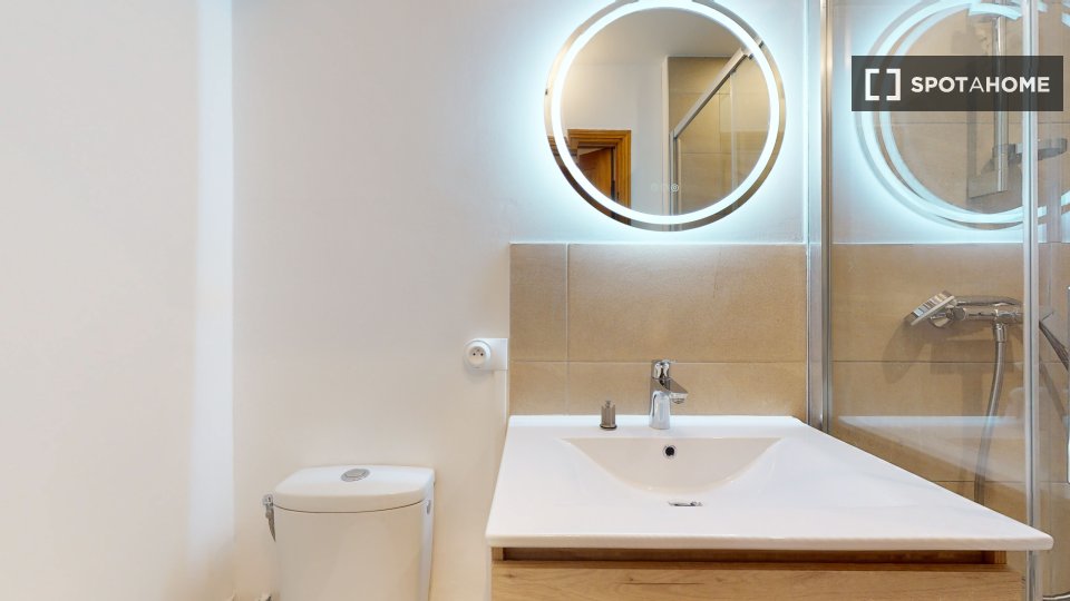 Double room Lyon, 15 beds — photo 9