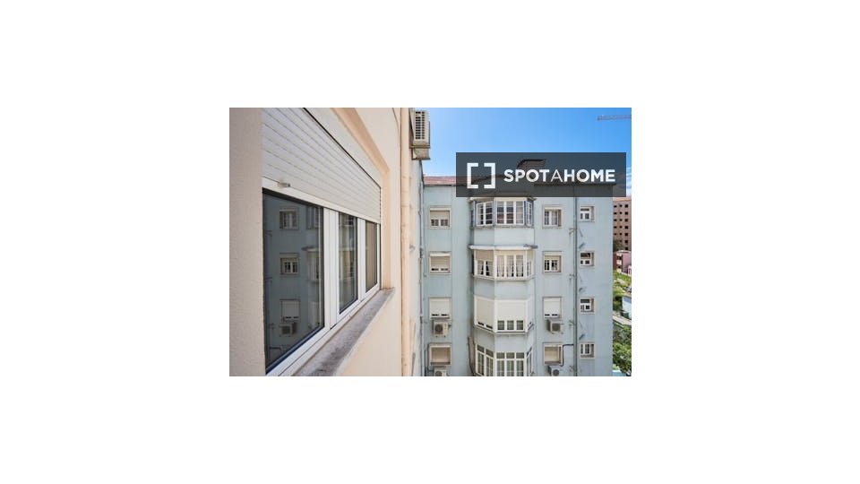 Double room Lisbon, 5 beds — photo 15