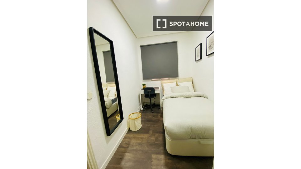 Double room Madrid, 4 beds — photo 18