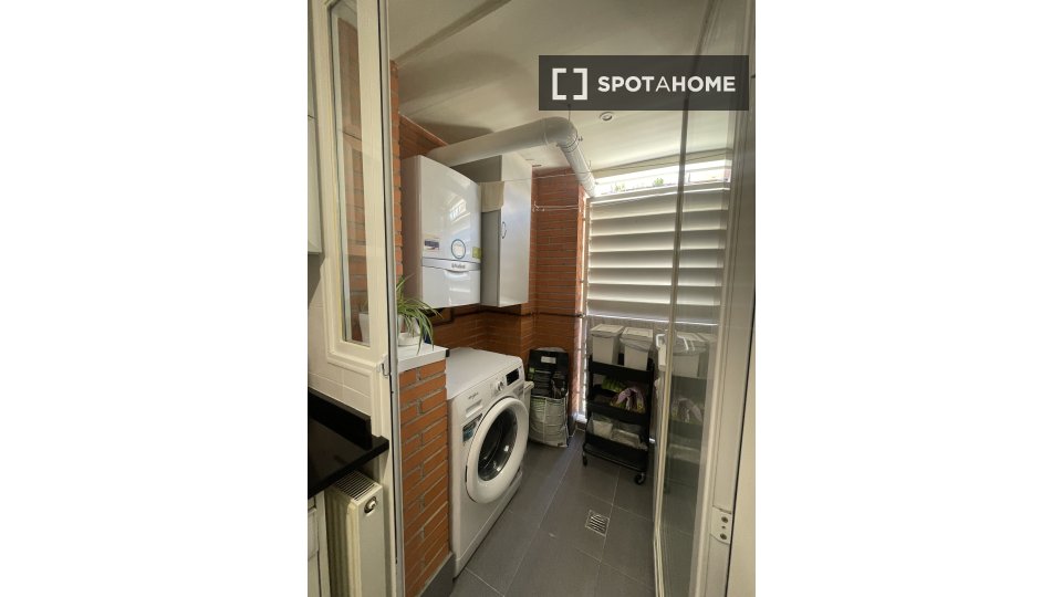 Double room Madrid, 1 bed, 90m² — photo 12