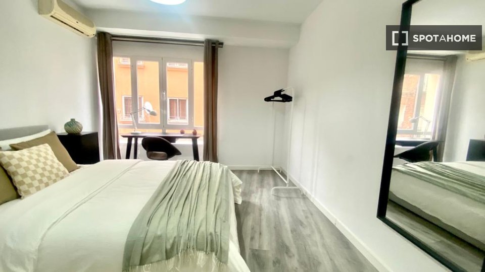 Double room Madrid, 5 beds — photo 6