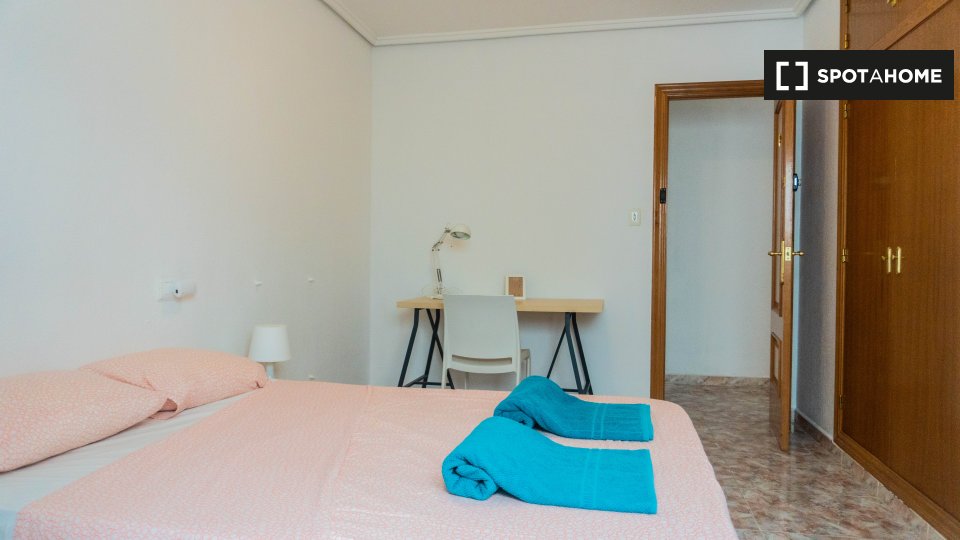 Double room Valencia, 7 beds, 200m² — photo 4