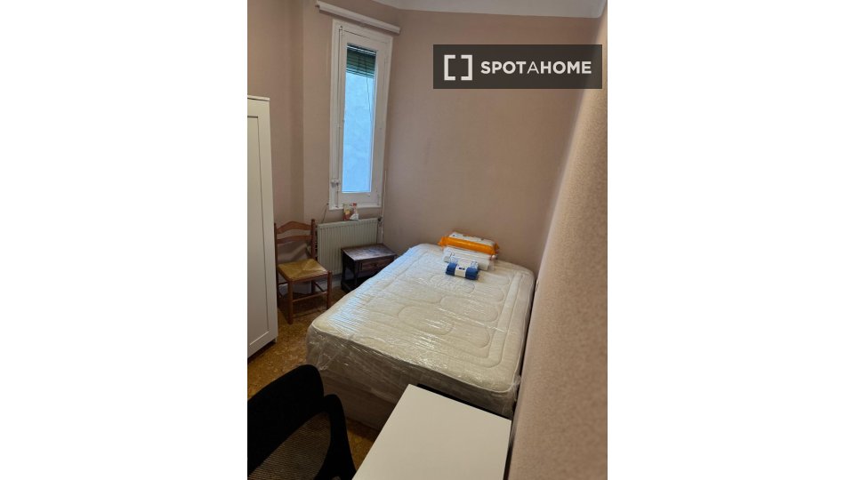 Double room Madrid, 3 beds, 118m² — photo 11