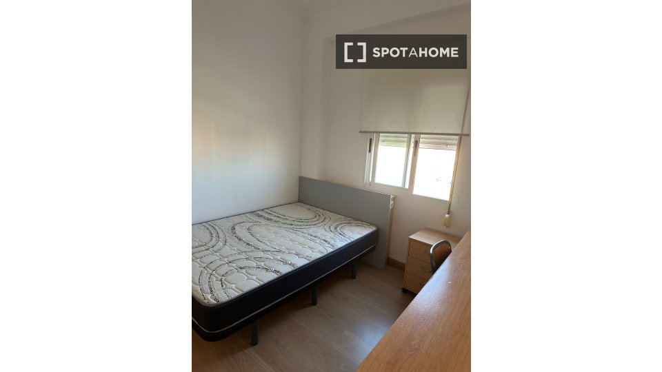 Double room Valencia, 5 beds, 160m² — photo 2
