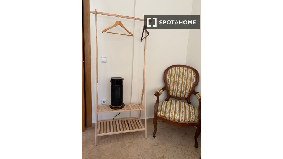 Double room Valencia, 3 beds, 120m² — photo 3
