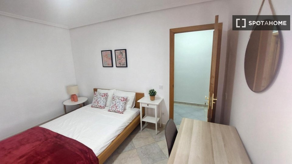 Double room Madrid, 4 beds, 95m² — photo 20