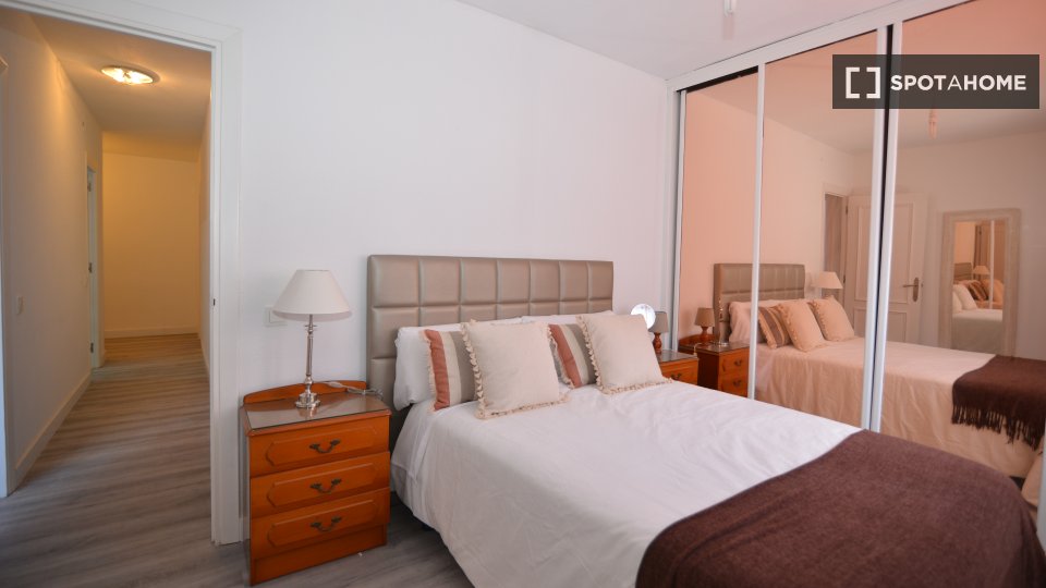 Double room Santander, 3 beds — photo 12