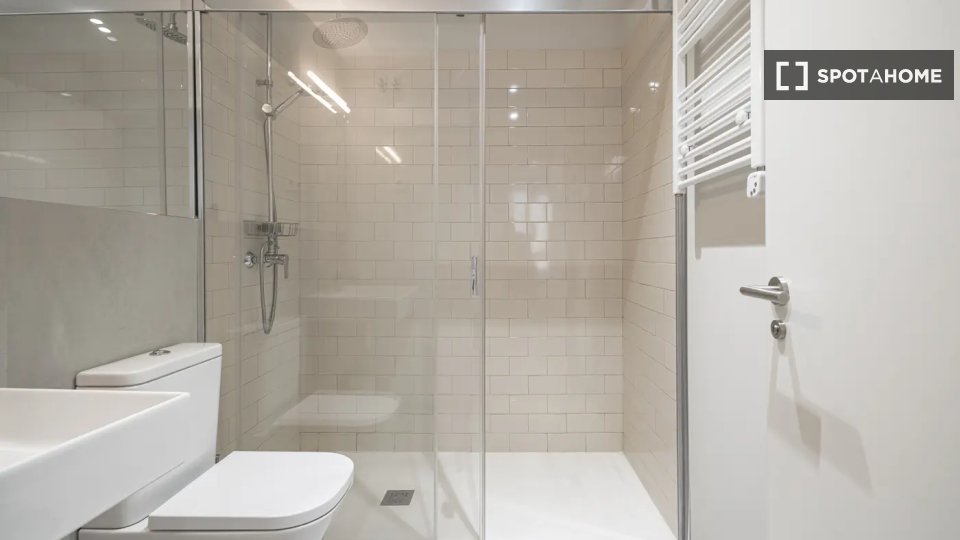 Double room Madrid, 5 beds — photo 3