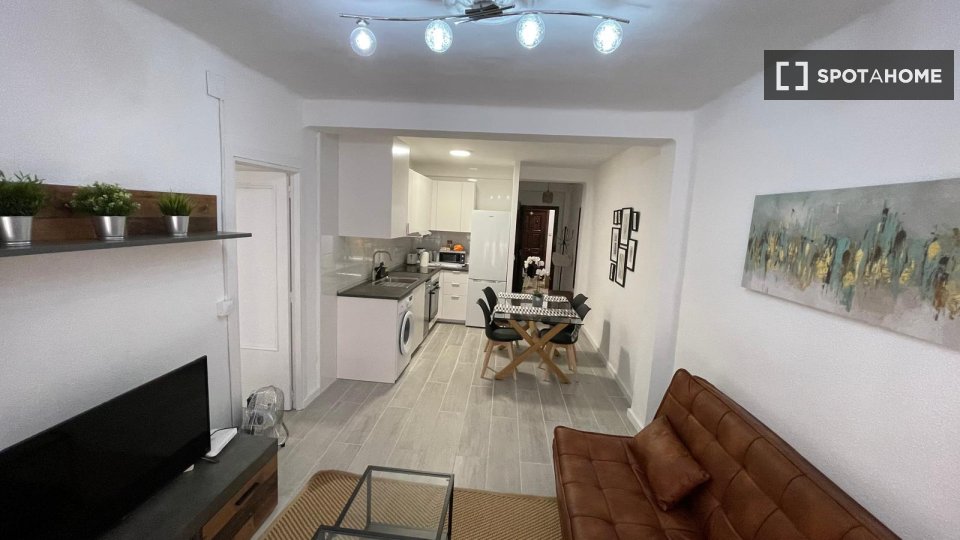 Apartment Malaga, 4 beds, 70m² — photo 3