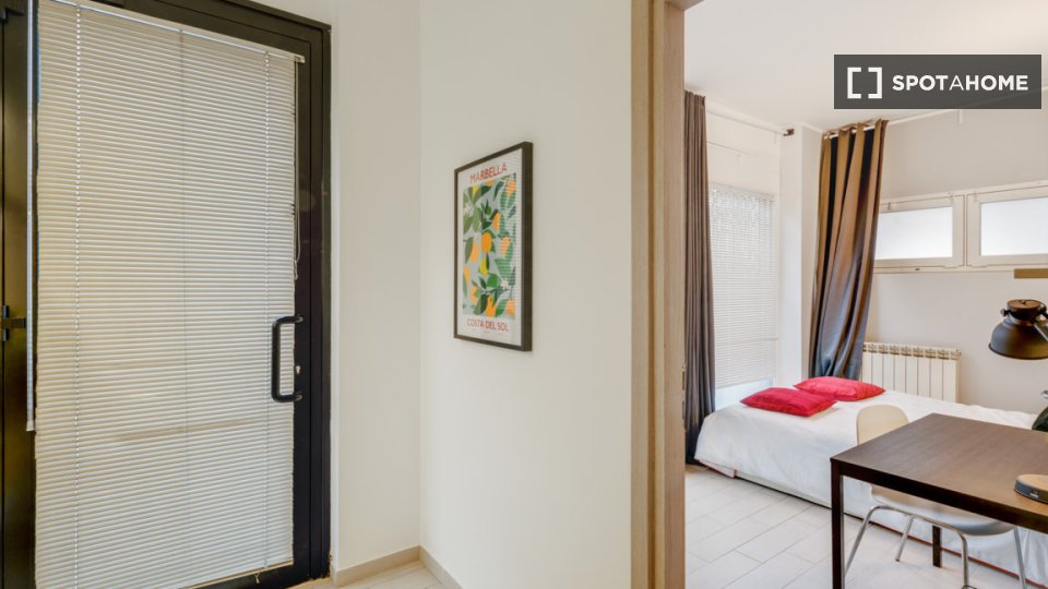 Double room Milan, 3 beds, 60m² — photo 14