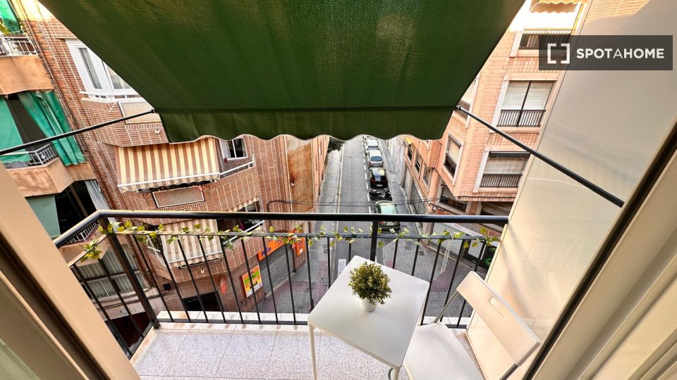 Double room Alicante, 6 beds, 110m² — photo 7