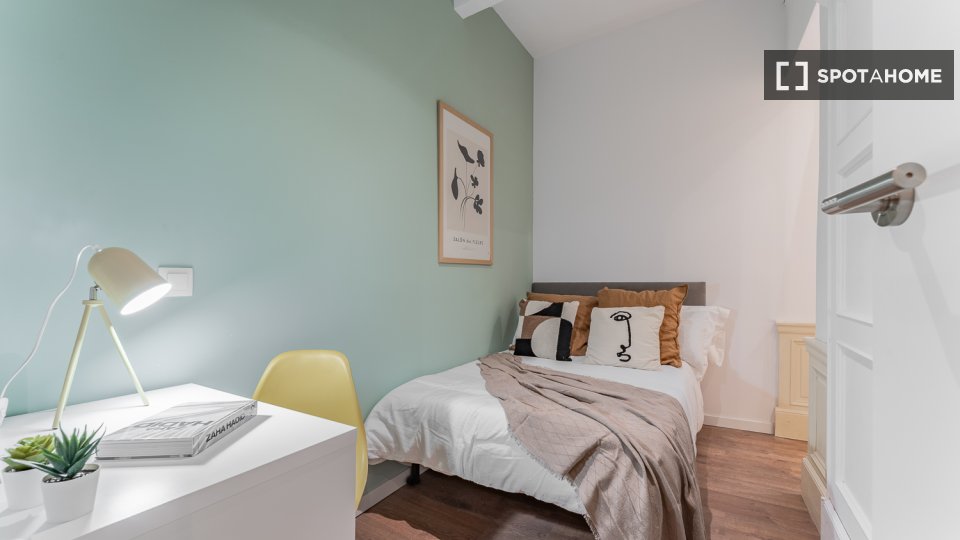 Double room Madrid, 10 beds, 173m² — photo 42