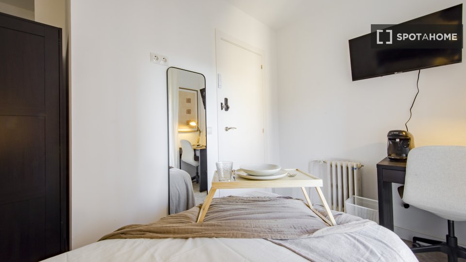 Double room Madrid, 6 beds, 120m² — photo 9