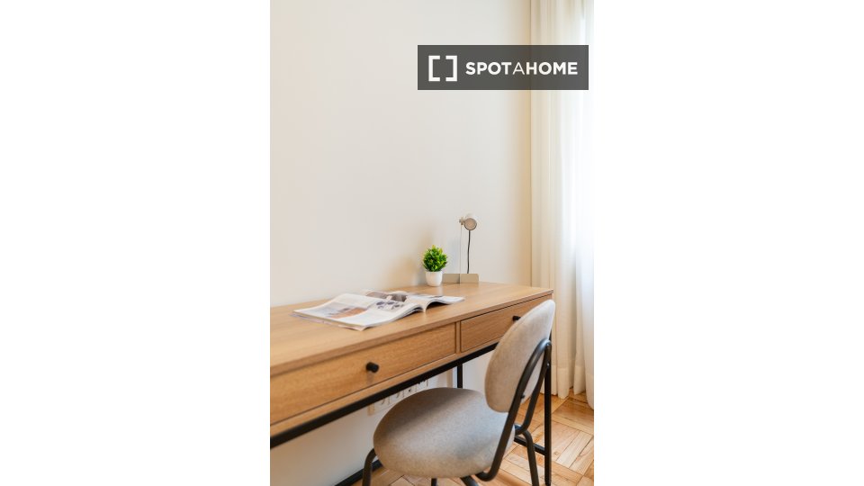 Double room Madrid, 5 beds — photo 12