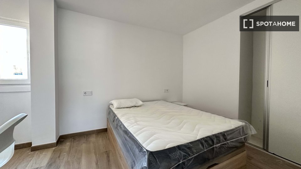Double room Valencia, 4 beds, 74m² — photo 9