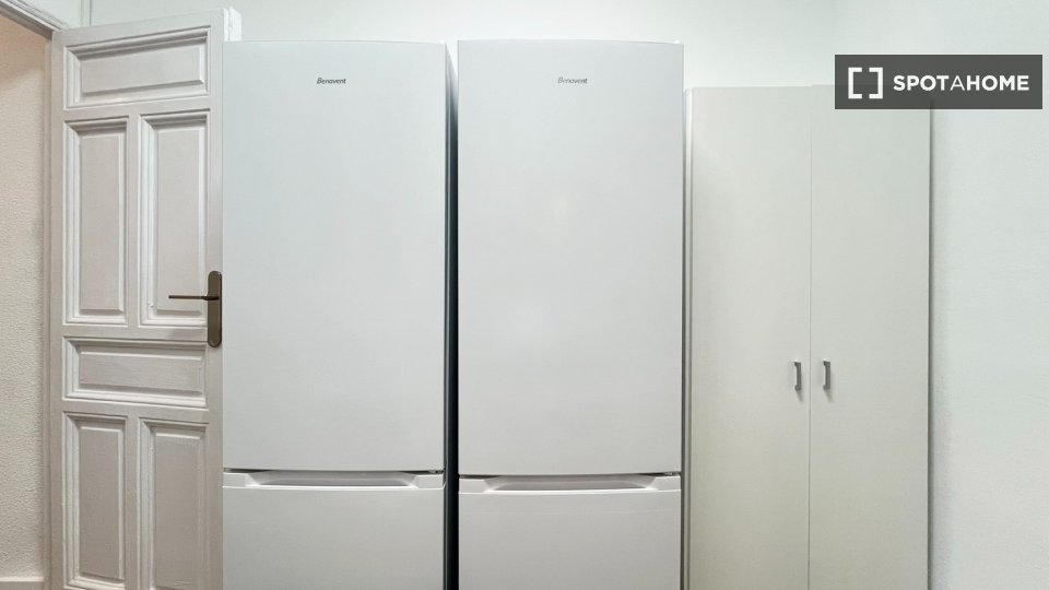 Double room Madrid, 6 beds — photo 16