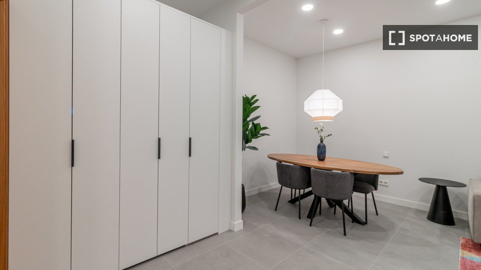 Apartamento de 3 dormitorios en alquiler en Palacio, Madrid