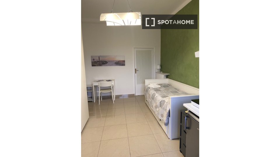 Double room Milan, 2 beds — photo 10