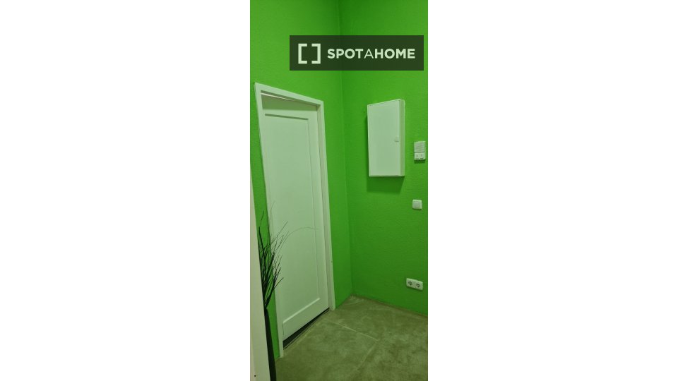 Double room Berlin, 2 beds, 20m² — photo 7