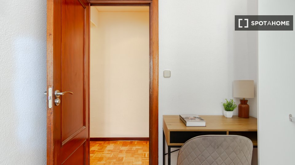 Double room Madrid, 6 beds — photo 42