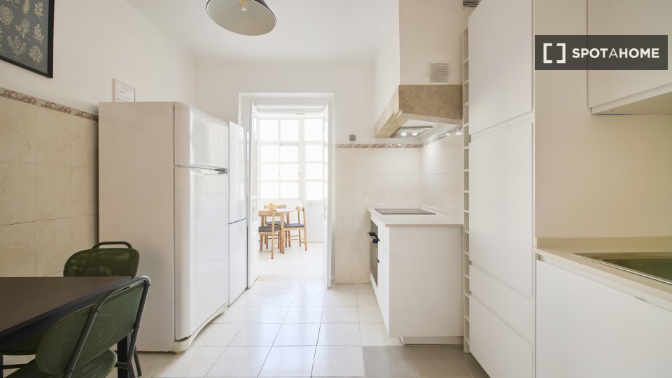 Double room Lisbon, 10 beds — photo 24