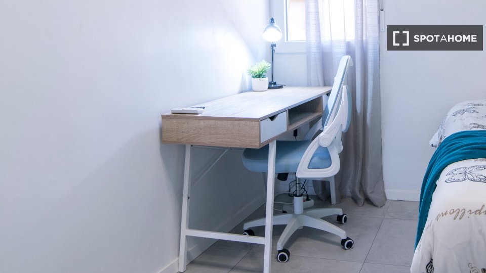 Double room Valencia, 3 beds, 65m² — photo 21