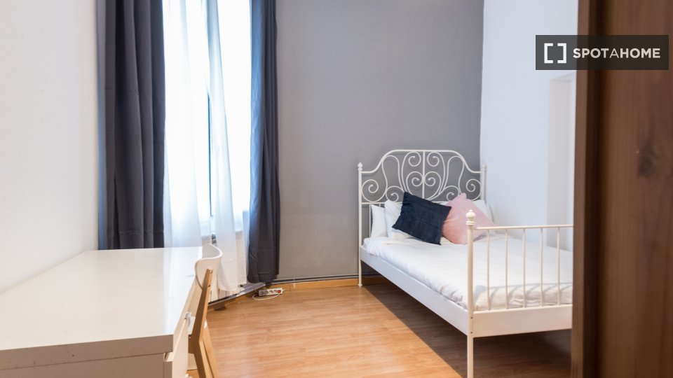 Double room Madrid, 8 beds, 200m² — photo 1