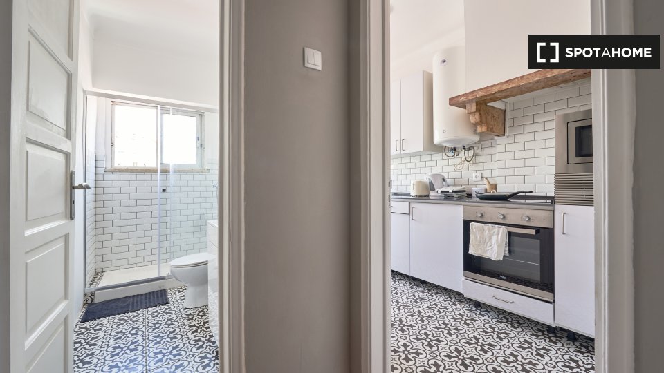 Double room Lisbon, 6 beds — photo 8