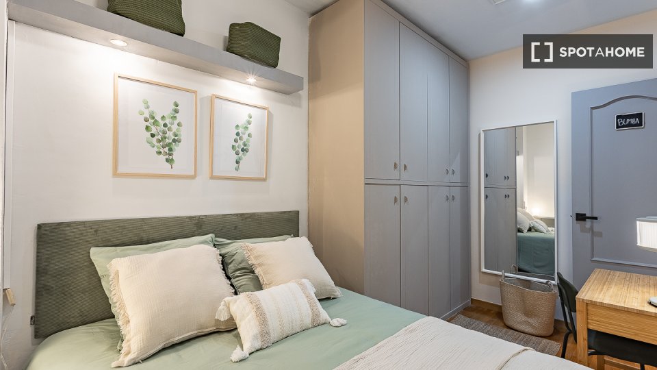 Double room Barcelona, 5 beds, 95m² — photo 33