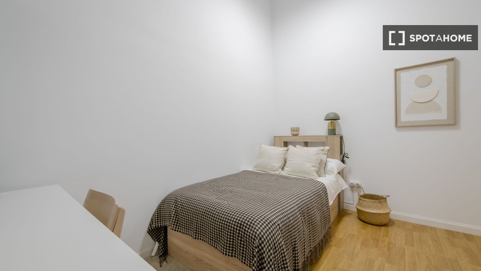 Double room Madrid, 9 beds — photo 16