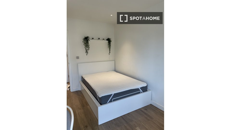 Double room London, 2 beds — photo 1