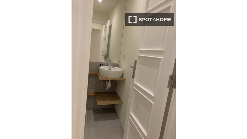 Double room Lisbon, 4 beds, 80m² — photo 19