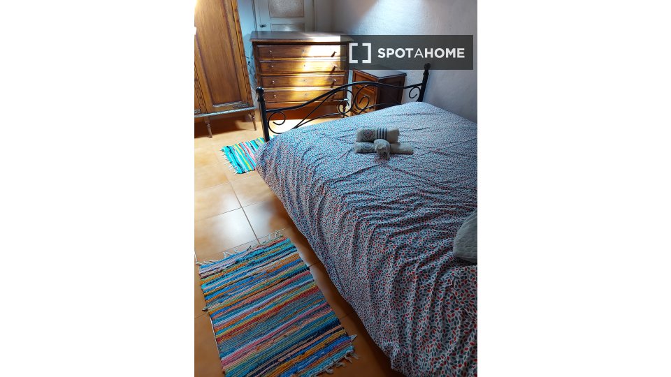 Double room Lisbon, 3 beds — photo 5