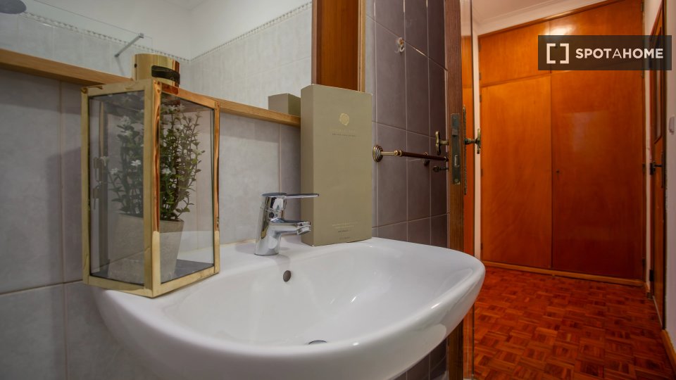 Double room Lisbon, 4 beds — photo 19