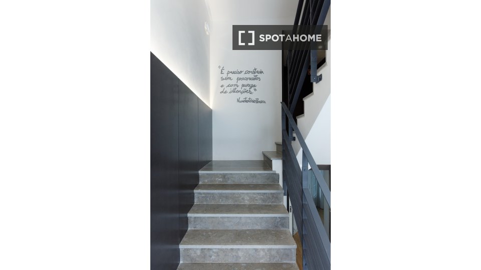 Apartment Lisbon, 2 beds, 80m² — photo 3