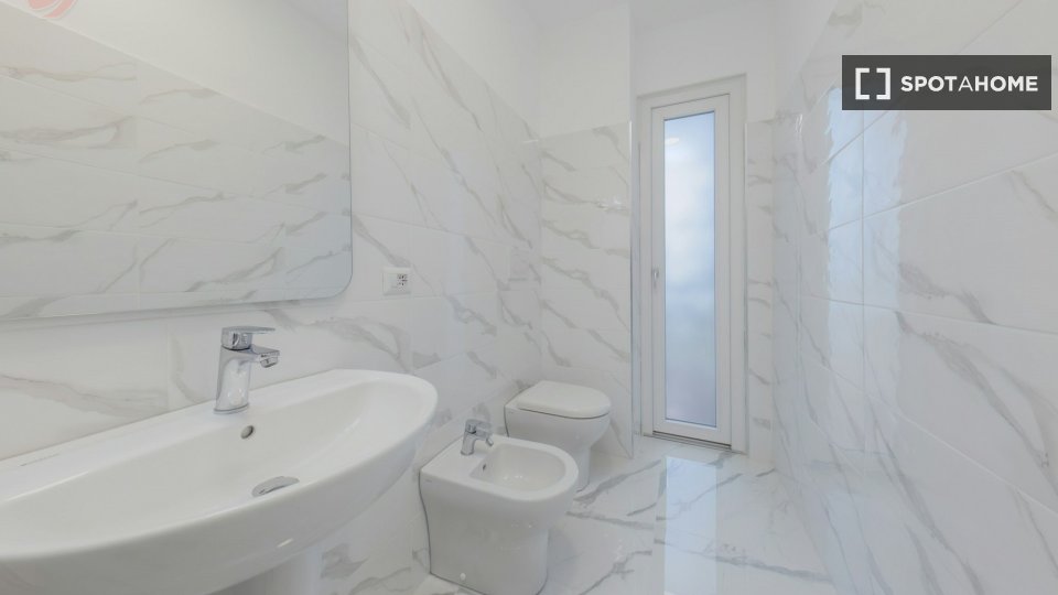 Double room Milan, 4 beds — photo 25