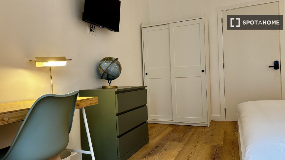 Double room Lisbon, 6 beds — photo 17