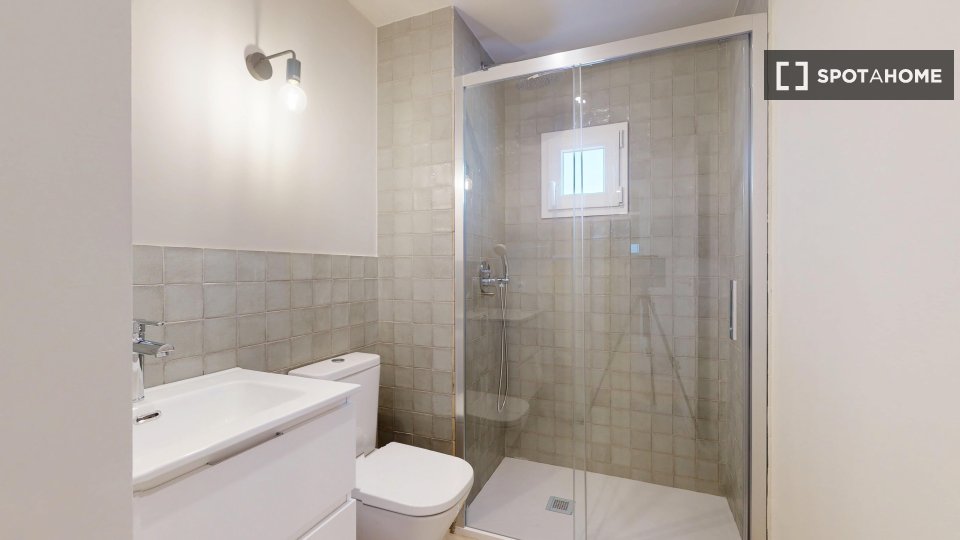 Apartment Madrid, 4 beds, 80m² — photo 2