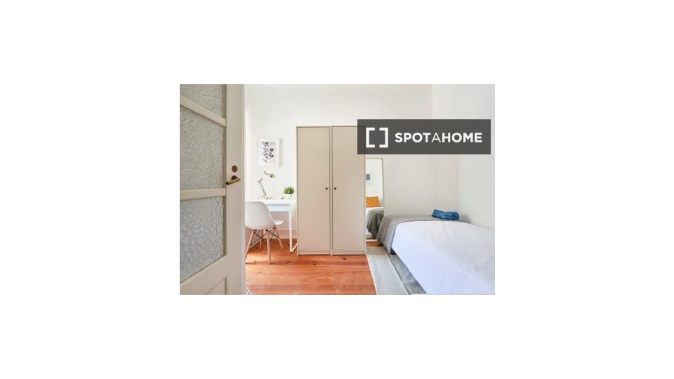 Double room Lisbon, 5 beds — photo 3